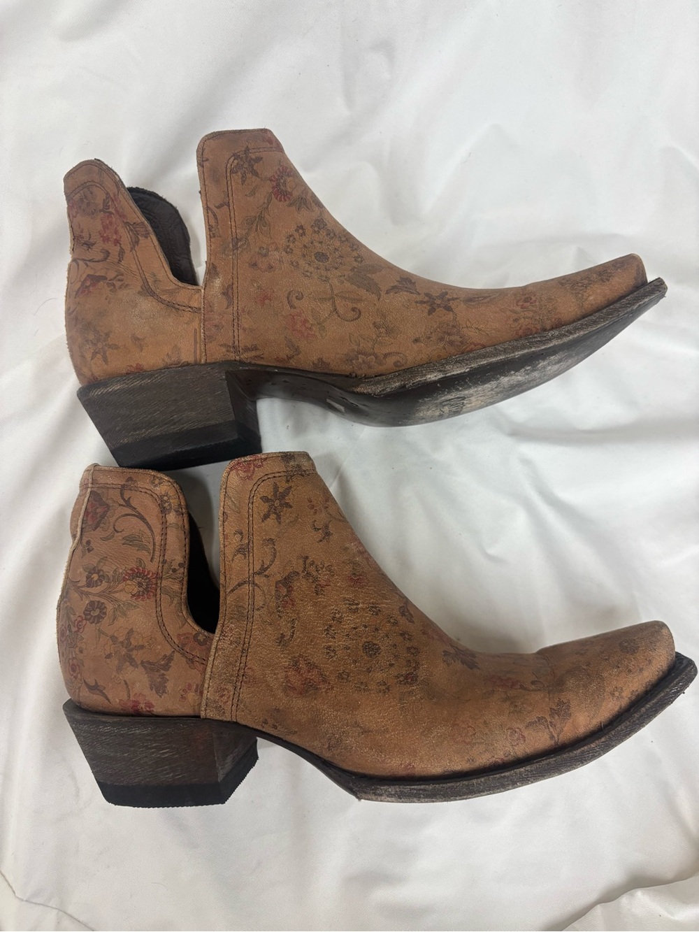 Cavender’s Tan Floral Embossed Ankle Booties | Size 8.5 - Picture 5 of 8